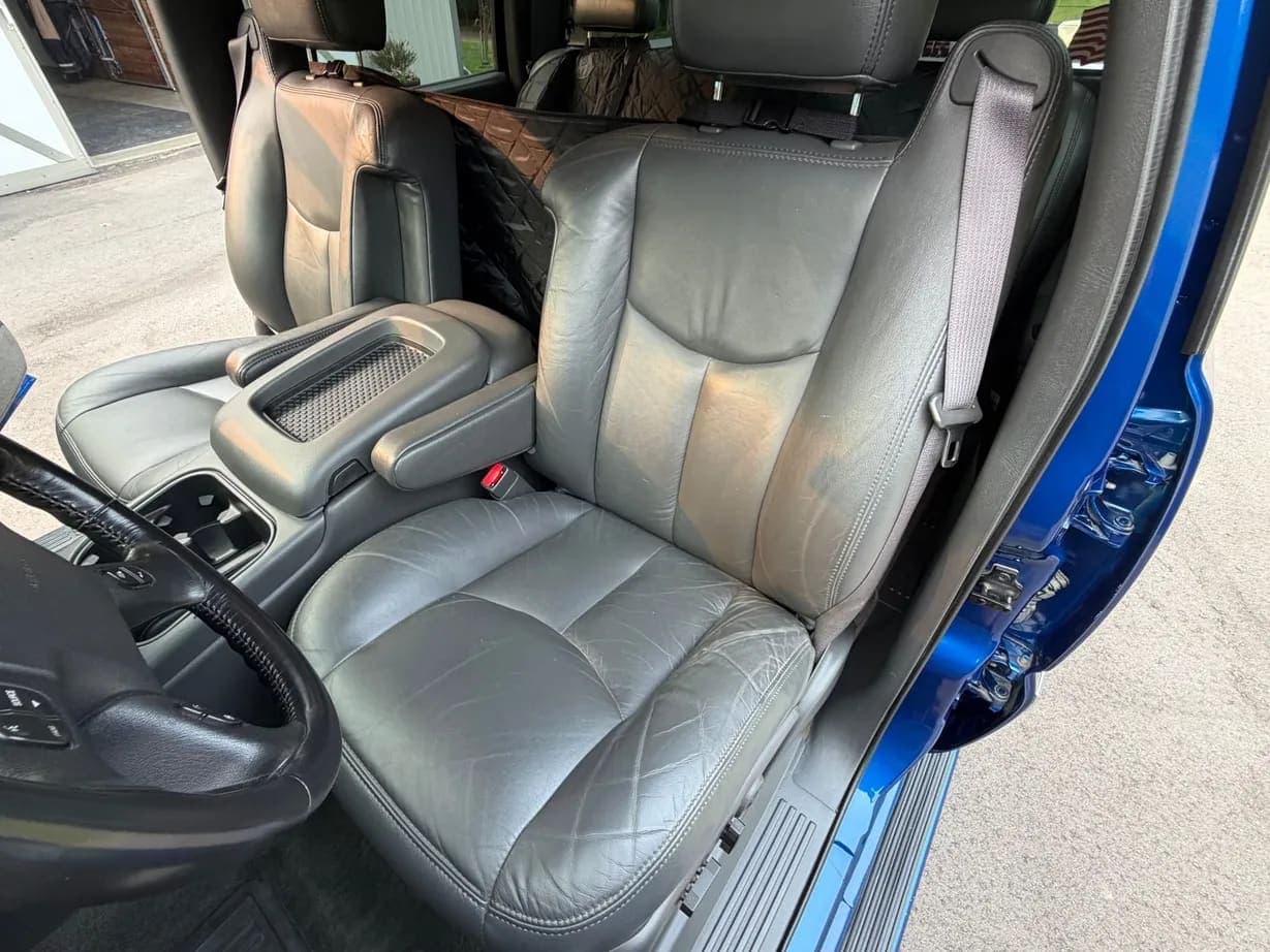 2004 GMC Sierra 2500HD SLT, view