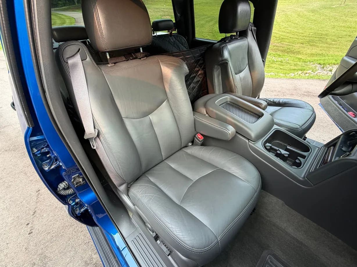 2004 GMC Sierra 2500HD SLT, view