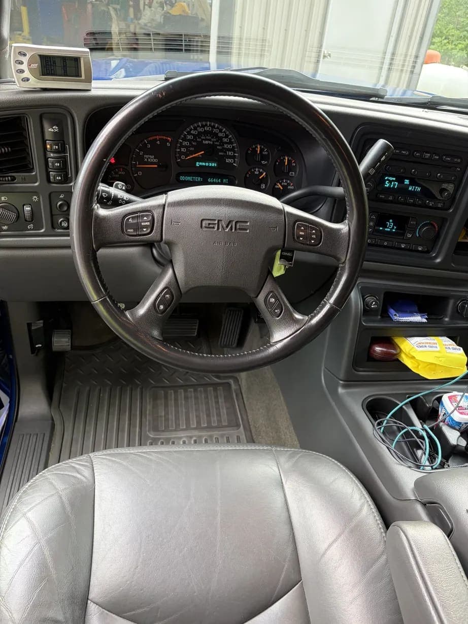 2004 GMC Sierra 2500HD SLT, view