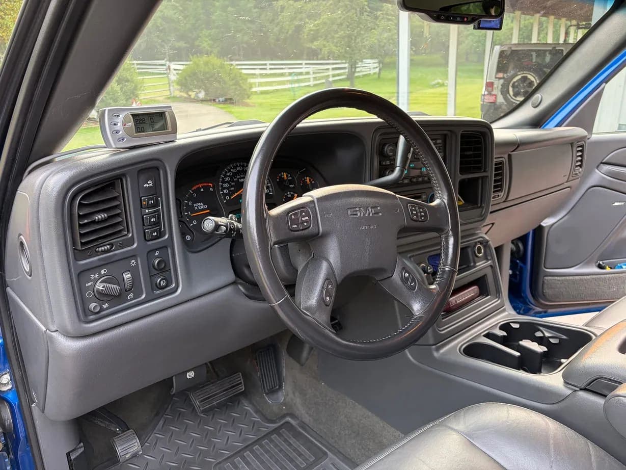 2004 GMC Sierra 2500HD SLT, view