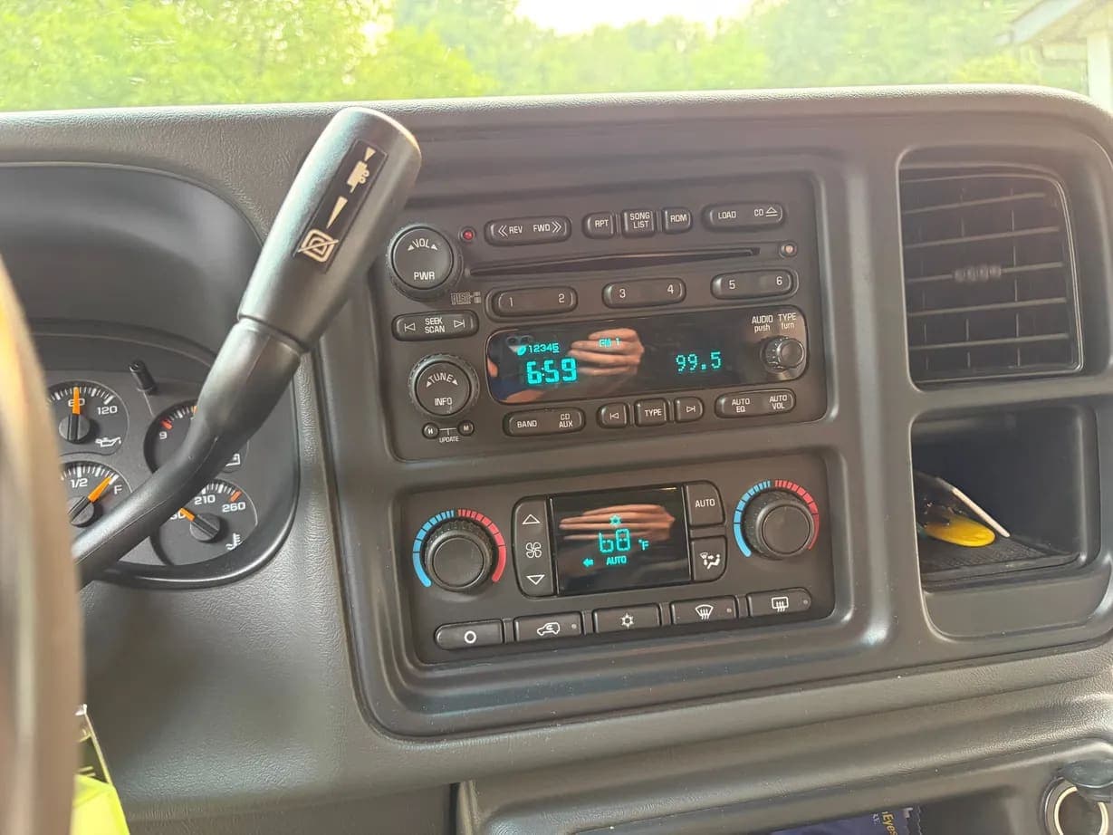 2004 GMC Sierra 2500HD SLT, view