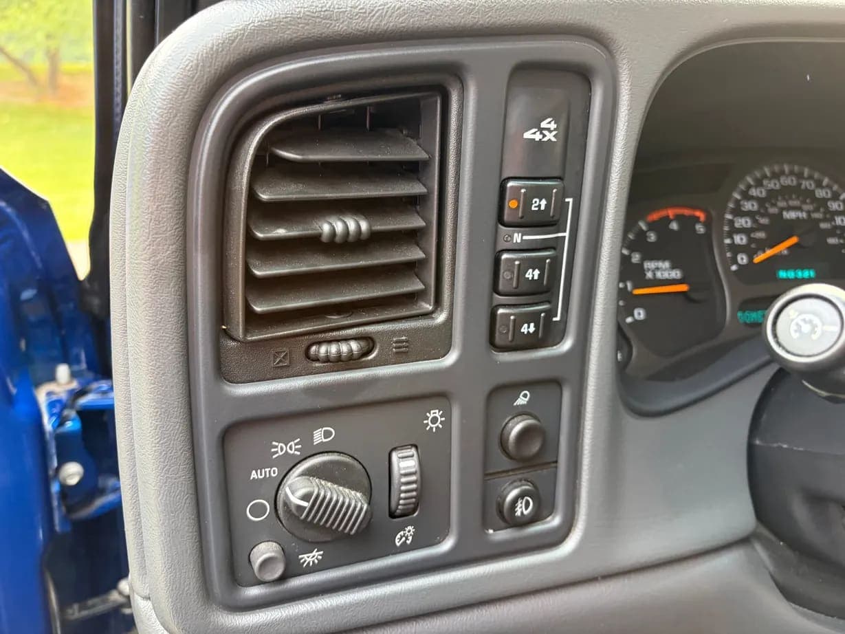 2004 GMC Sierra 2500HD SLT, view