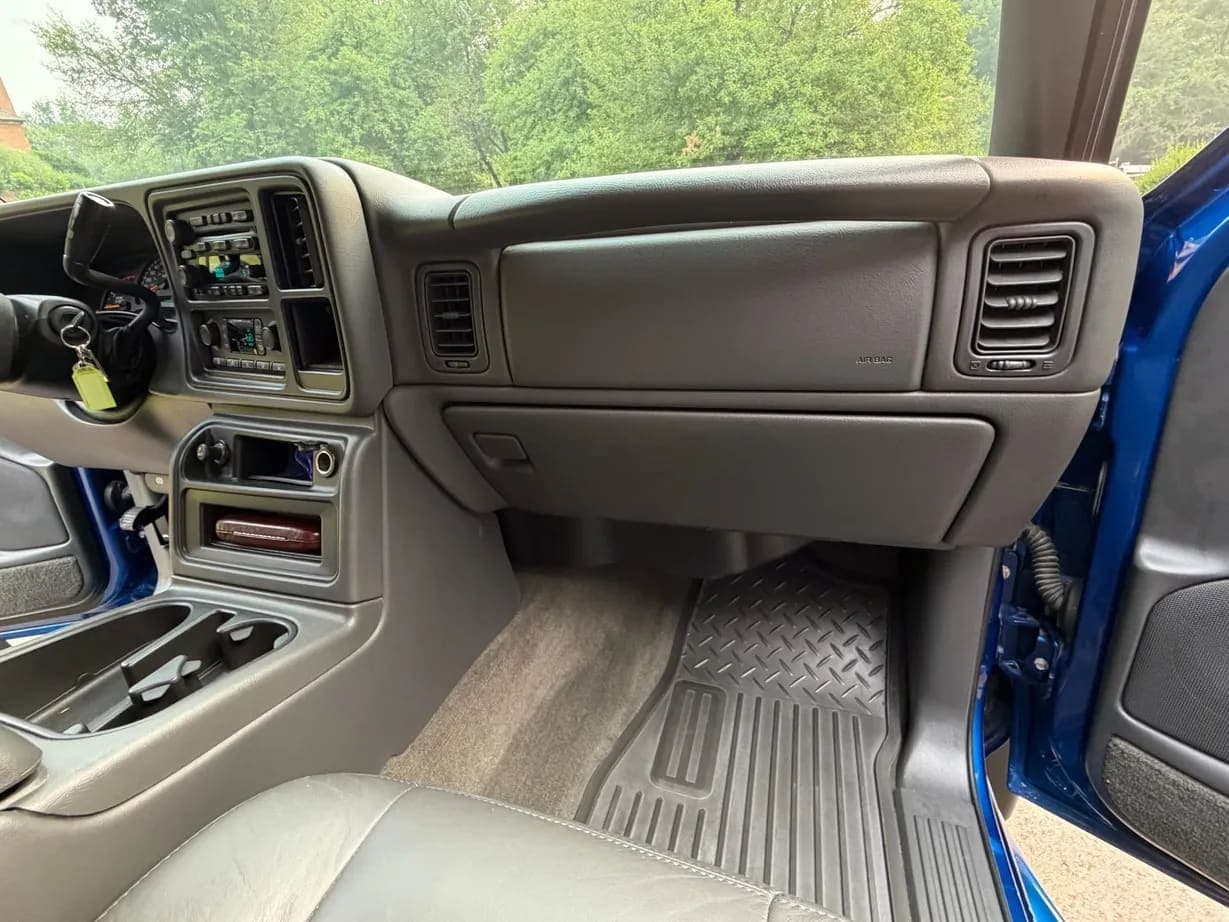 2004 GMC Sierra 2500HD SLT, view