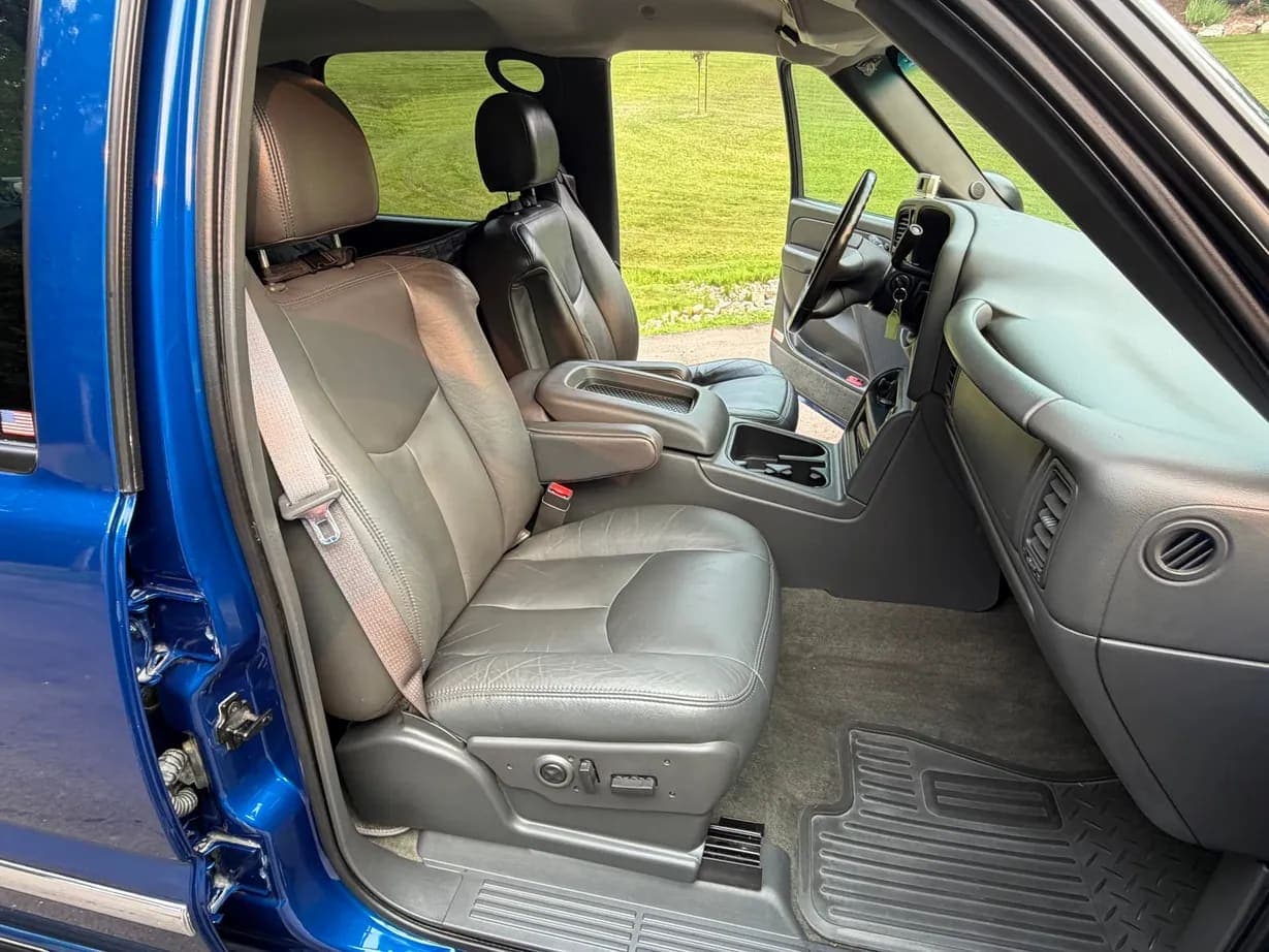 2004 GMC Sierra 2500HD SLT, view