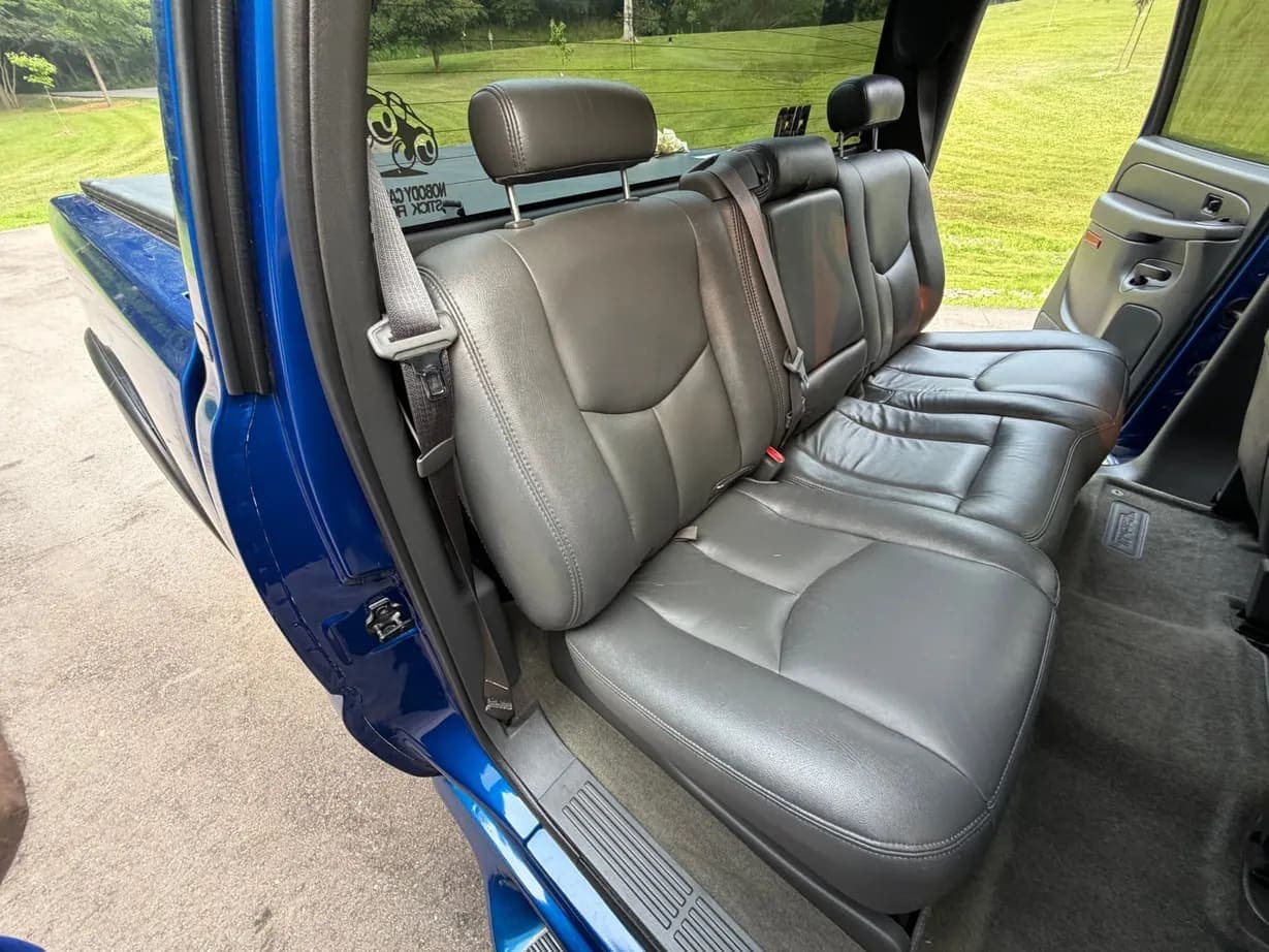 2004 GMC Sierra 2500HD SLT, view