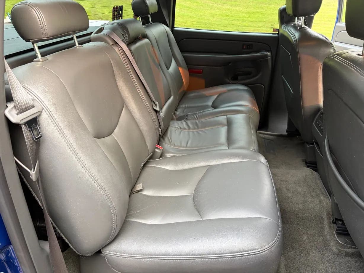 2004 GMC Sierra 2500HD SLT, view