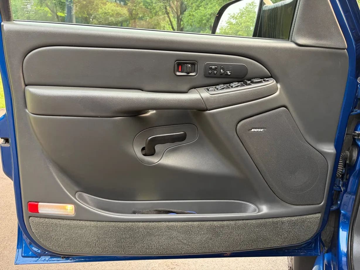 2004 GMC Sierra 2500HD SLT, view