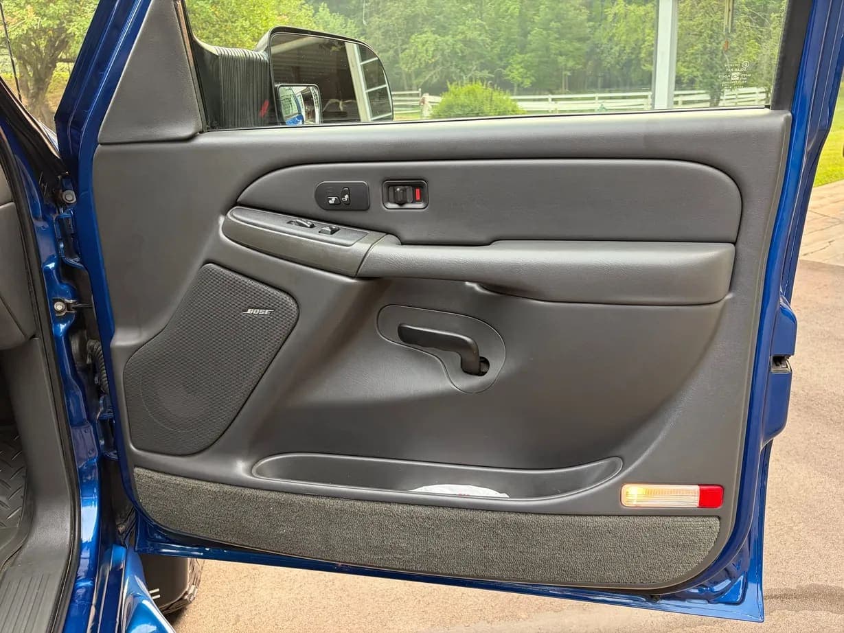 2004 GMC Sierra 2500HD SLT, view