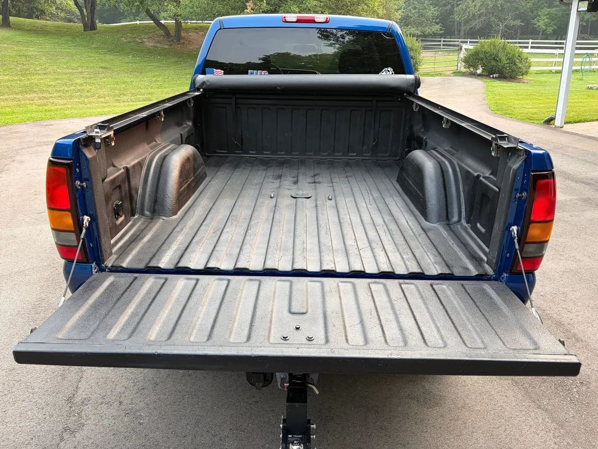 2004 GMC Sierra 2500HD SLT, view