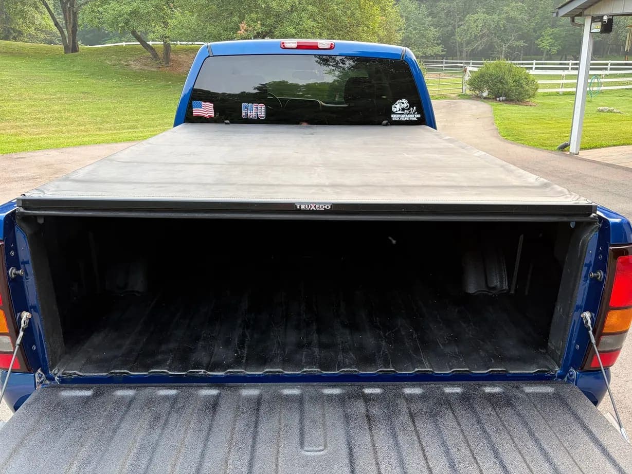 2004 GMC Sierra 2500HD SLT, view
