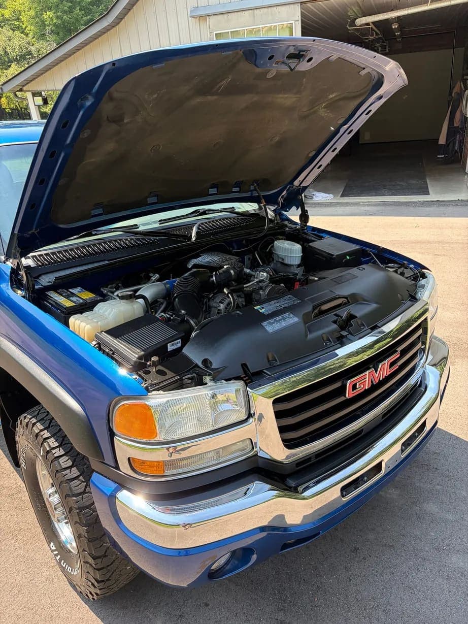 2004 GMC Sierra 2500HD SLT, view