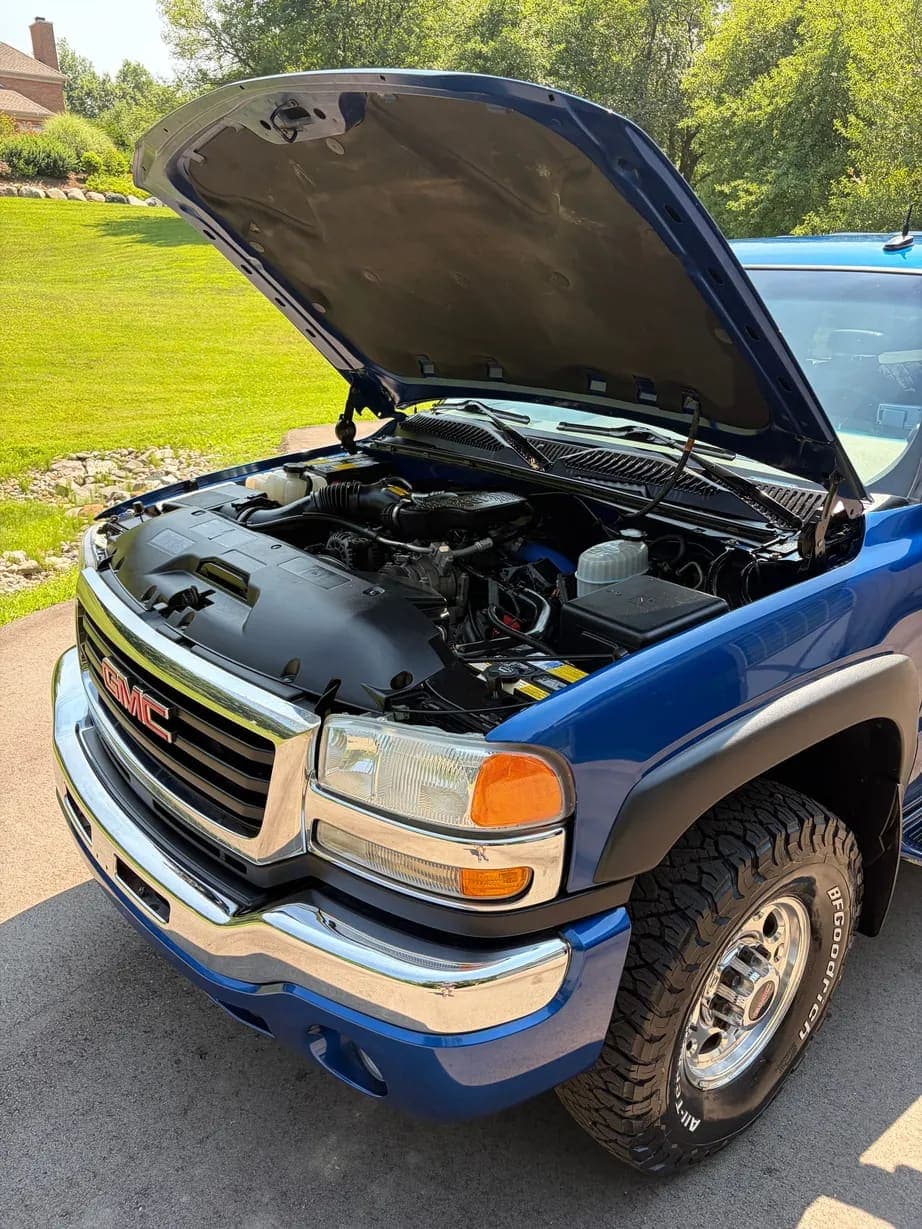 2004 GMC Sierra 2500HD SLT, view