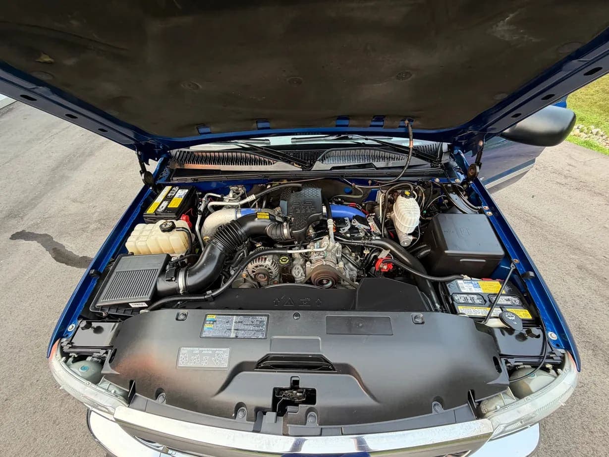 2004 GMC Sierra 2500HD SLT, view