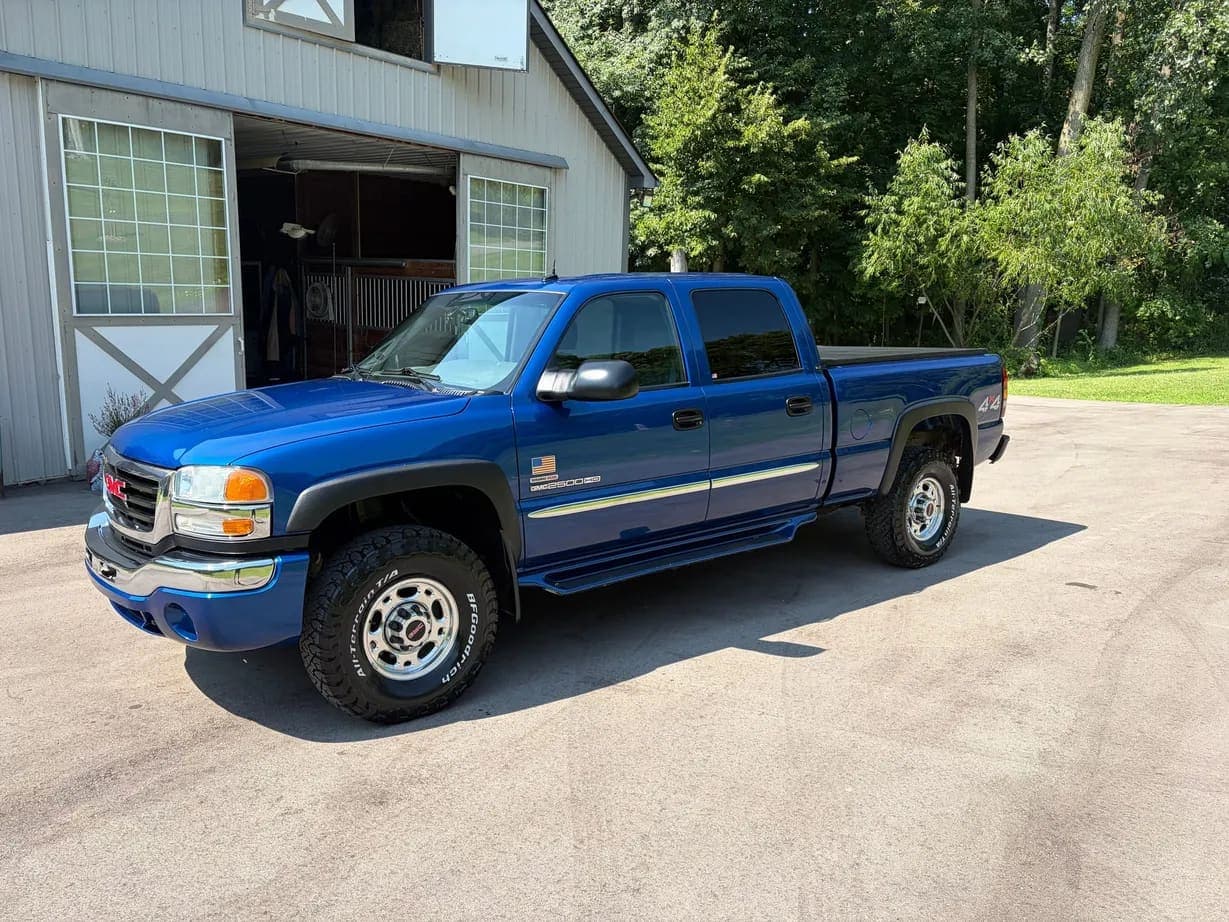 2004 GMC Sierra 2500HD SLT, view