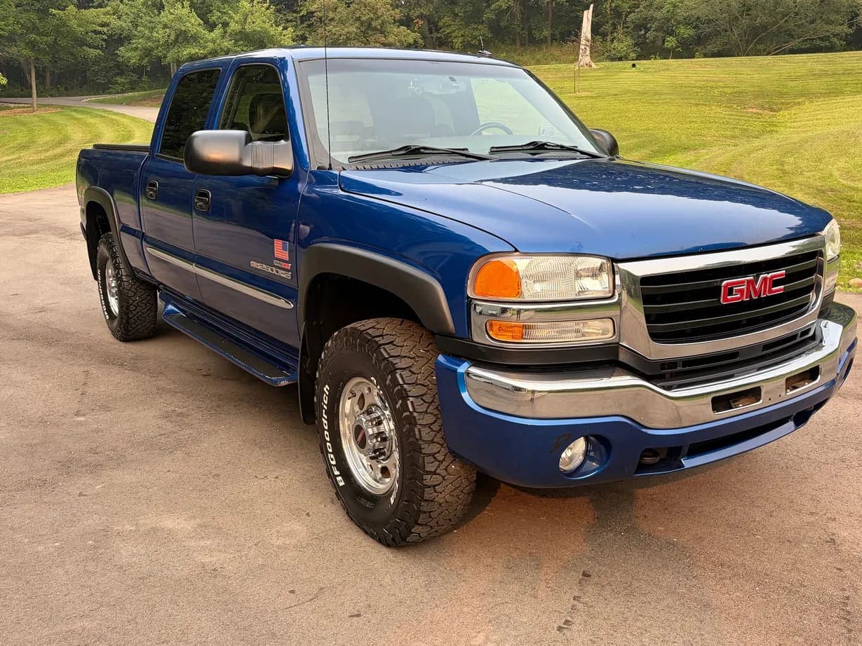 2004 GMC Sierra 2500HD SLT, view