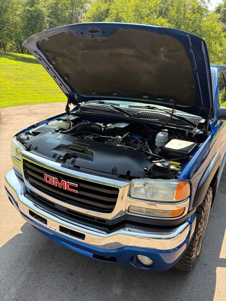 2004 GMC Sierra 2500HD SLT, view