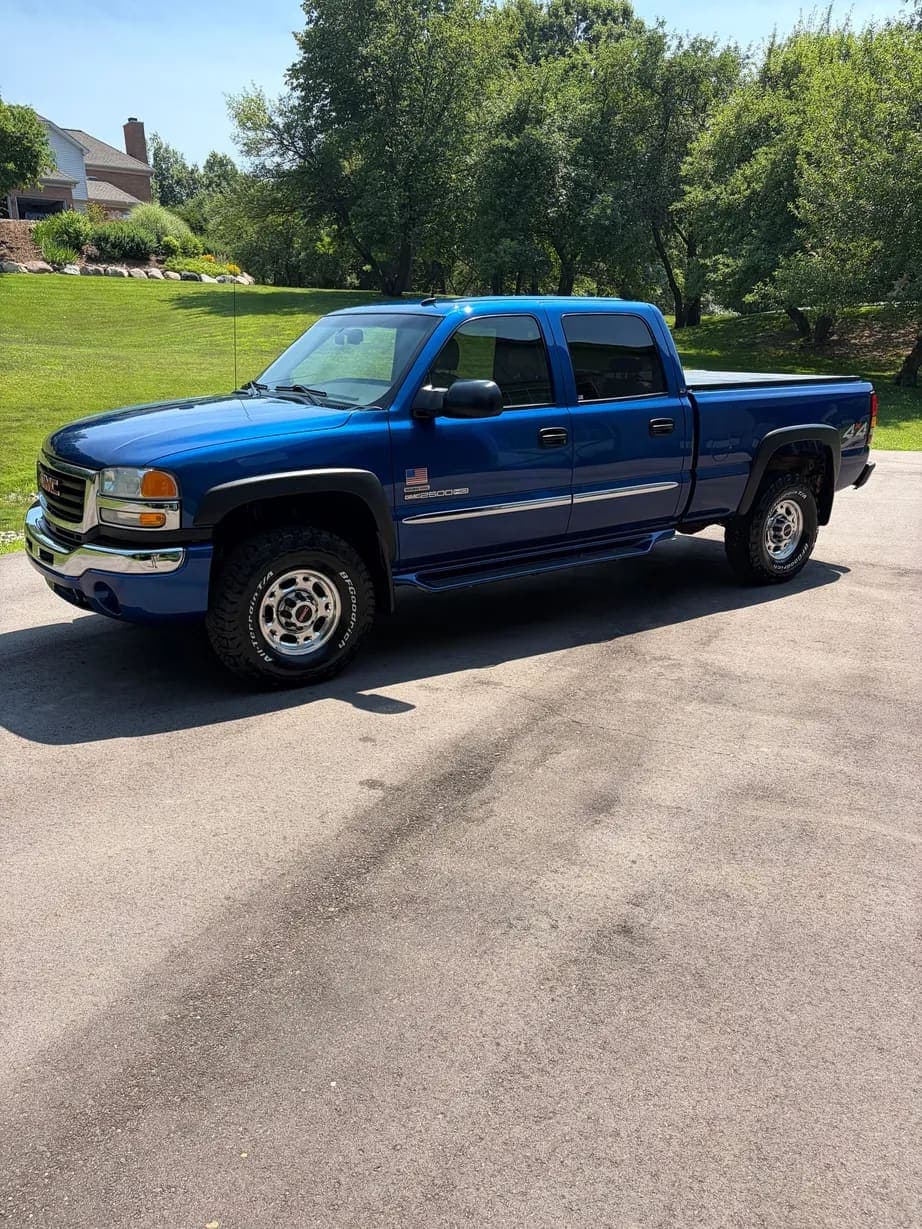 2004 GMC Sierra 2500HD SLT, view