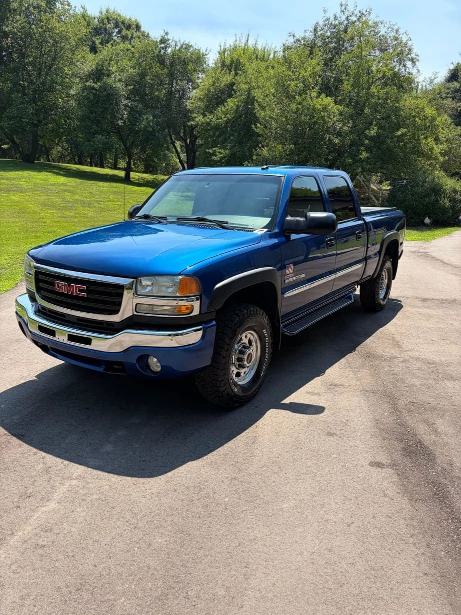 2004 GMC Sierra 2500HD SLT, view
