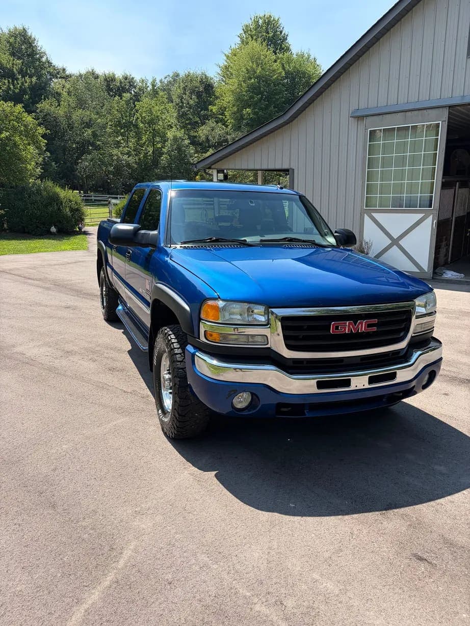 2004 GMC Sierra 2500HD SLT, view