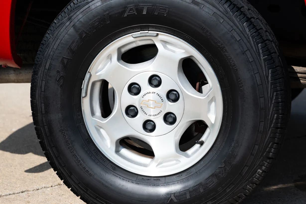 2003 Chevrolet Silverado 1500 LT, view