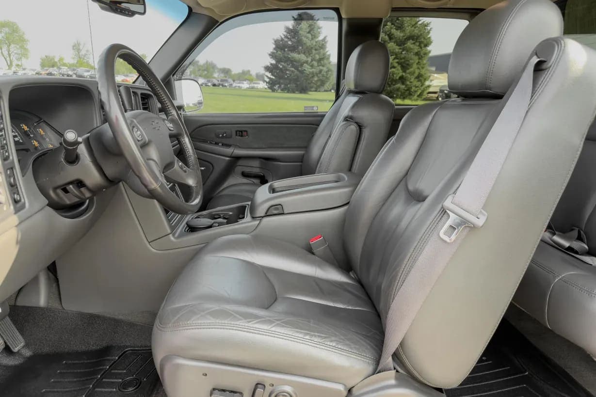 2003 Chevrolet Silverado 1500 LT, view