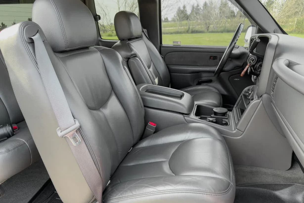 2003 Chevrolet Silverado 1500 LT, view
