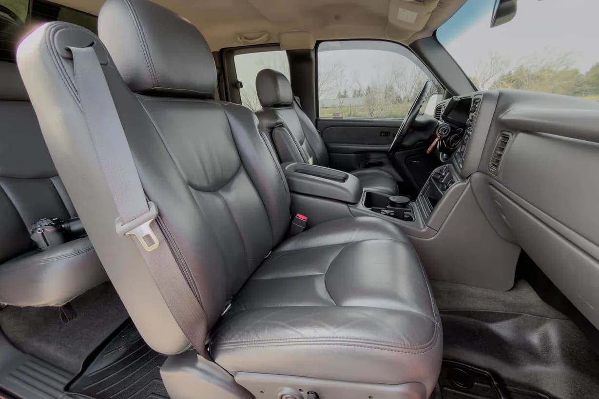 2003 Chevrolet Silverado 1500 LT, view