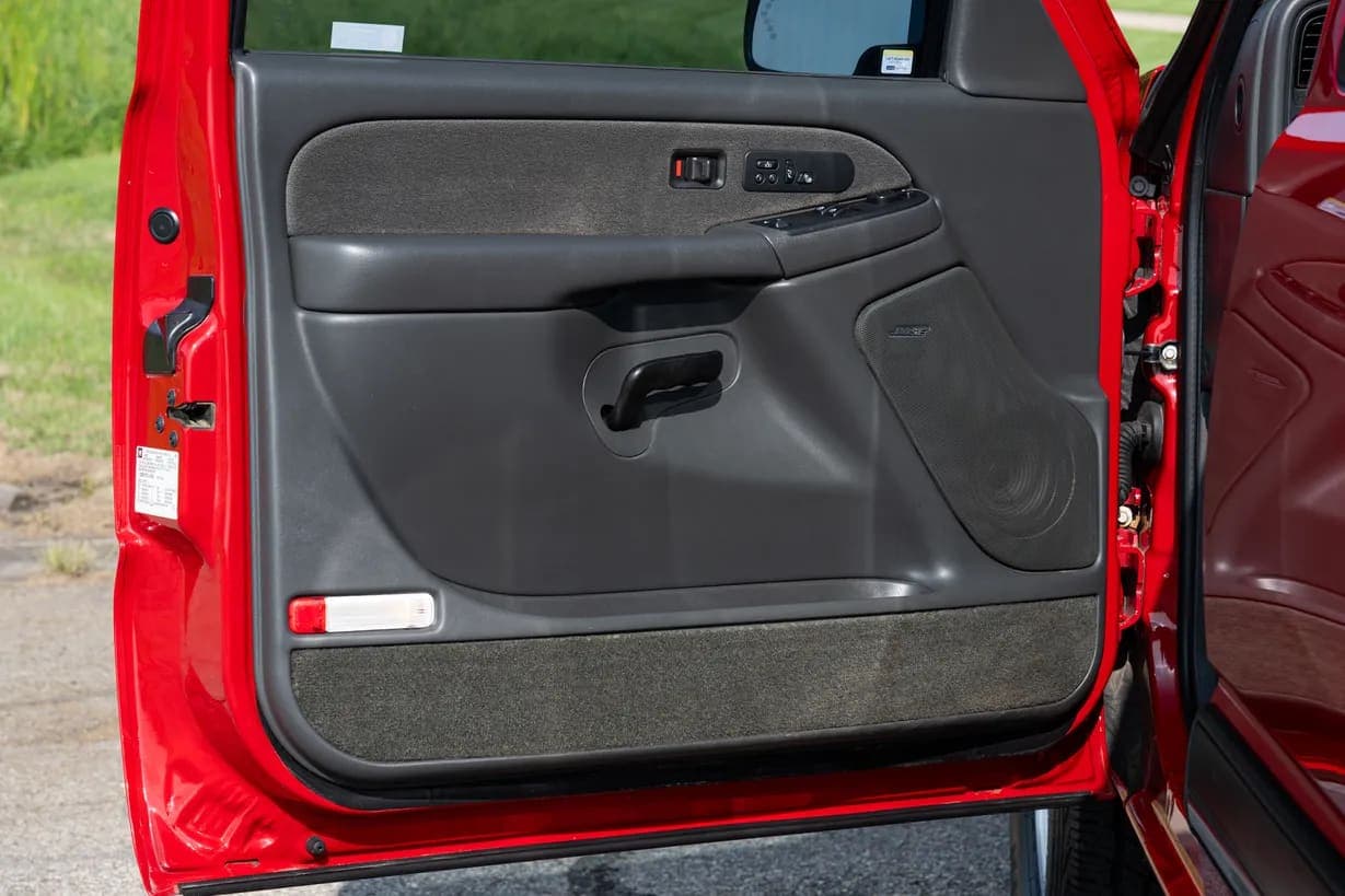 2003 Chevrolet Silverado 1500 LT, view