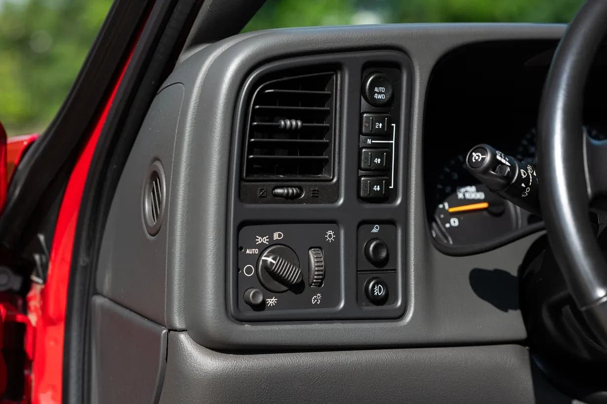 2003 Chevrolet Silverado 1500 LT, view