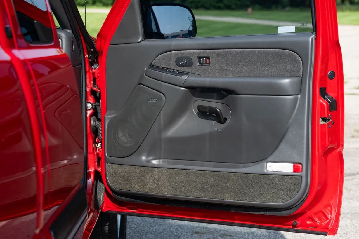 2003 Chevrolet Silverado 1500 LT, view